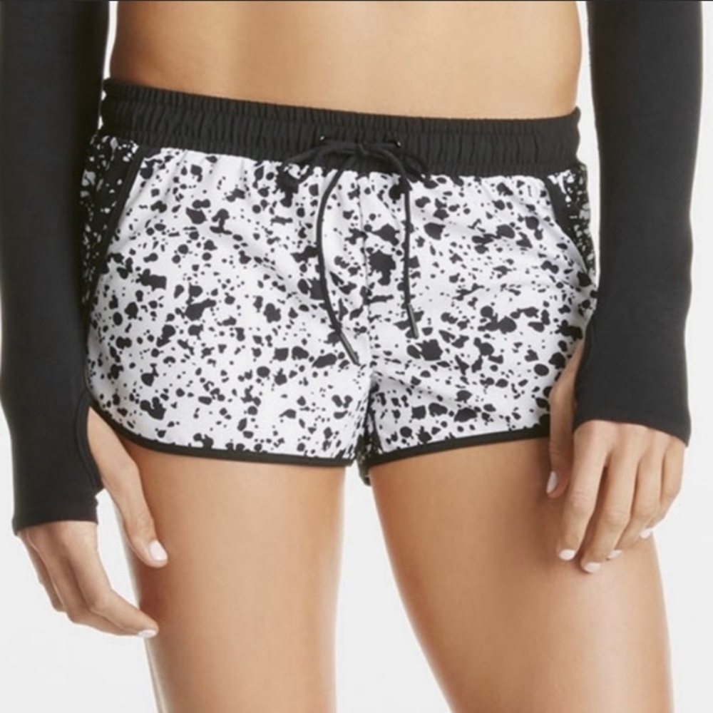 Fabletics Carrie White Black Paint Athletic Shorts Size Medium Tie Waist/pocket